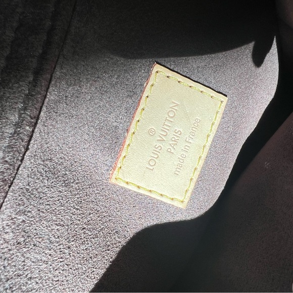 Louis Vuitton Monogram Canvas Metis Bag - Picture 9 of 11